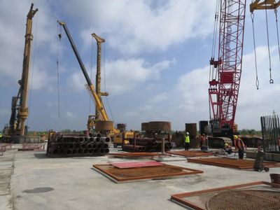 市委書記張岳峰督查“項目攻堅年”重點工程建設情況，強調以項目為引擎，推動高質量發展